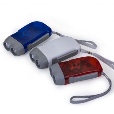 Lanterna plástica com 2 leds o pressionar do gatilho gera energia para alimentar a lanterna dínamo.